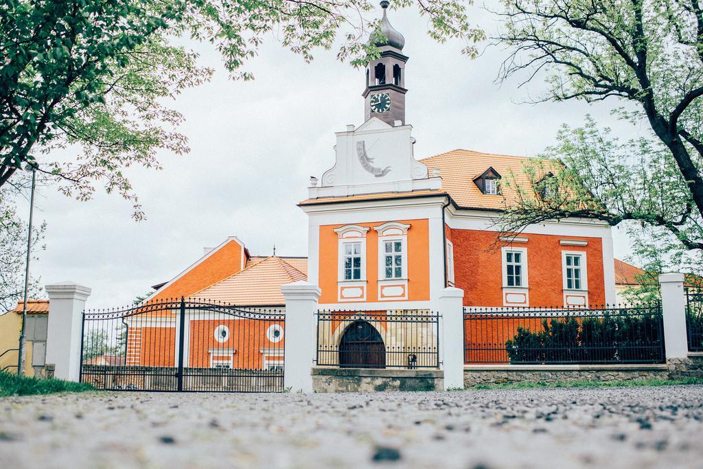 Savoia Castle Guest House Škvorec Екстериор снимка