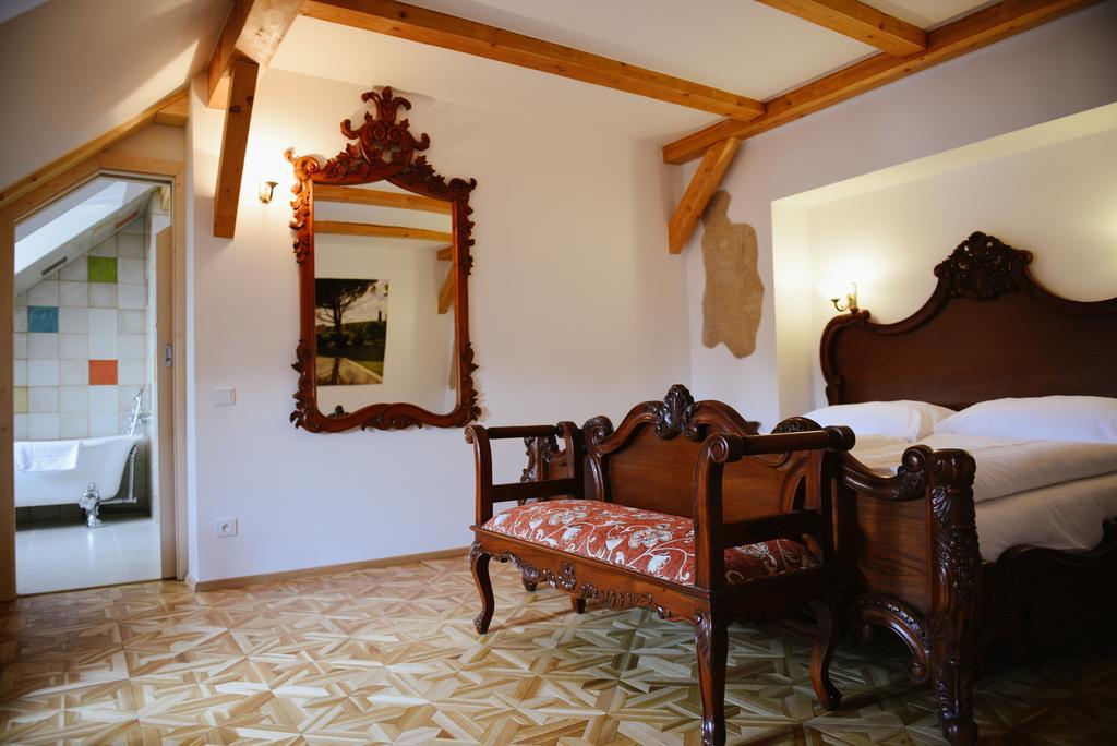 Savoia Castle Guest House Škvorec Екстериор снимка