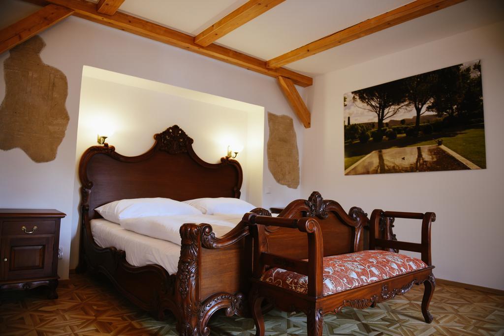 Savoia Castle Guest House Škvorec Екстериор снимка